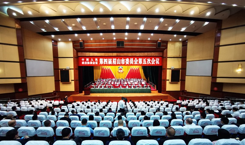 吴小可当选眉山市政协主席