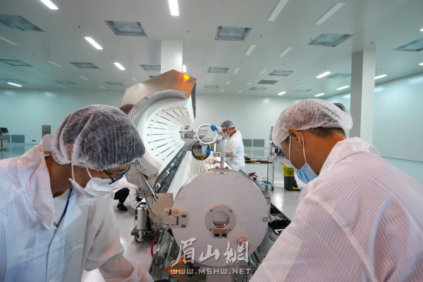 示范区支持重点制造业企业引进设备和零部件,促进制造业向高端化、国际化转型。 示范区支持重点制造业企业引进设备和零部件,促进制造业向高端化、国际化转型。