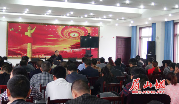 仁寿大化镇召开秸秆禁烧专题工作会议