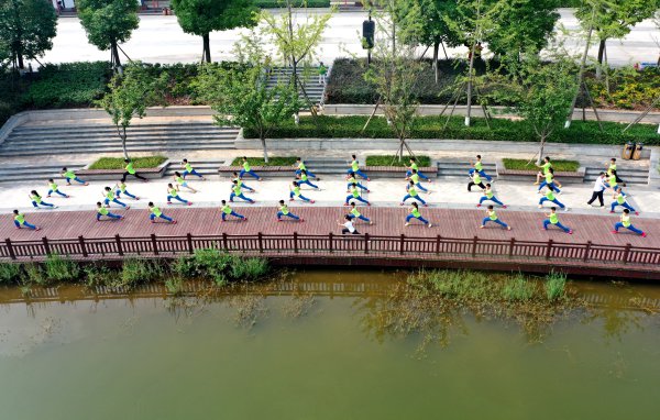 公园成为市民健身好去处。.jpg