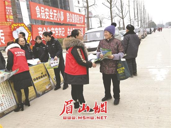 向群众宣传。.jpg