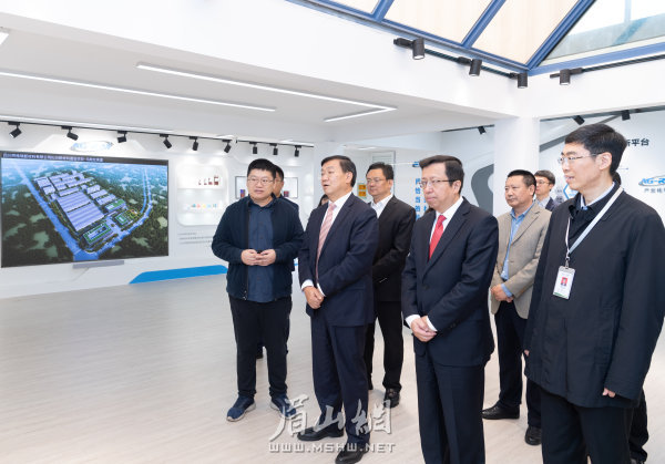 王凤朝一行在眉山天府新区四川阿格瑞新材料有限公司调研。.jpg