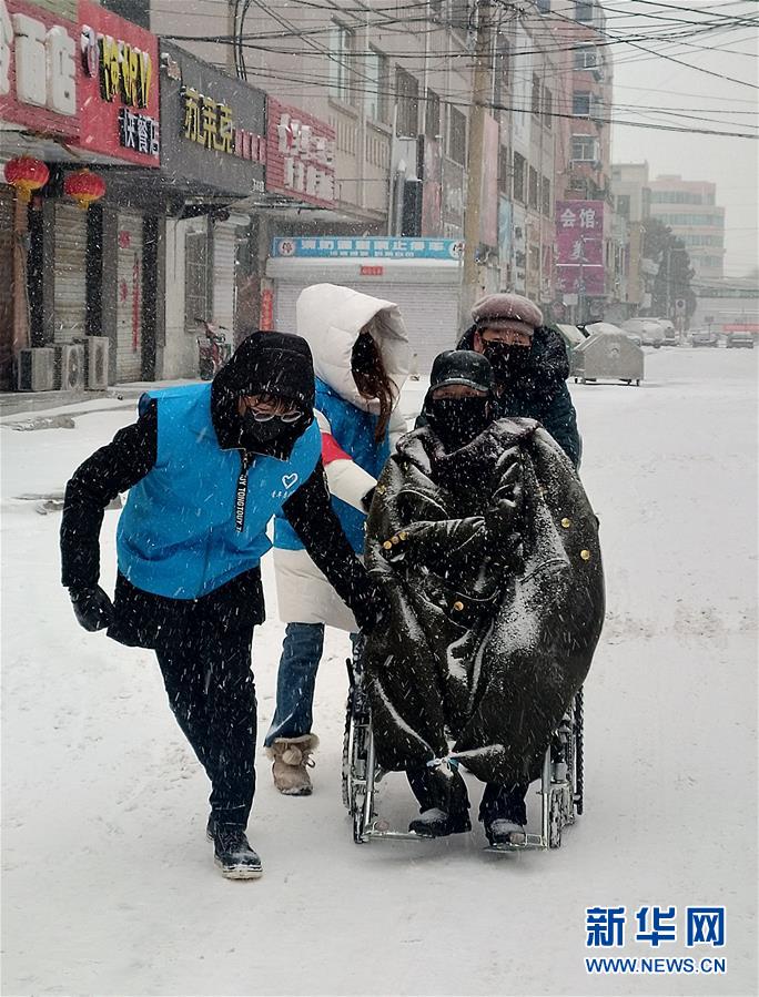 （在习近平新时代中国特色社会主义思想指引下——新时代新作为新篇章·习近平总书记关切事·图文互动）（2）闪耀精神之光——写在学雷锋纪念日之际