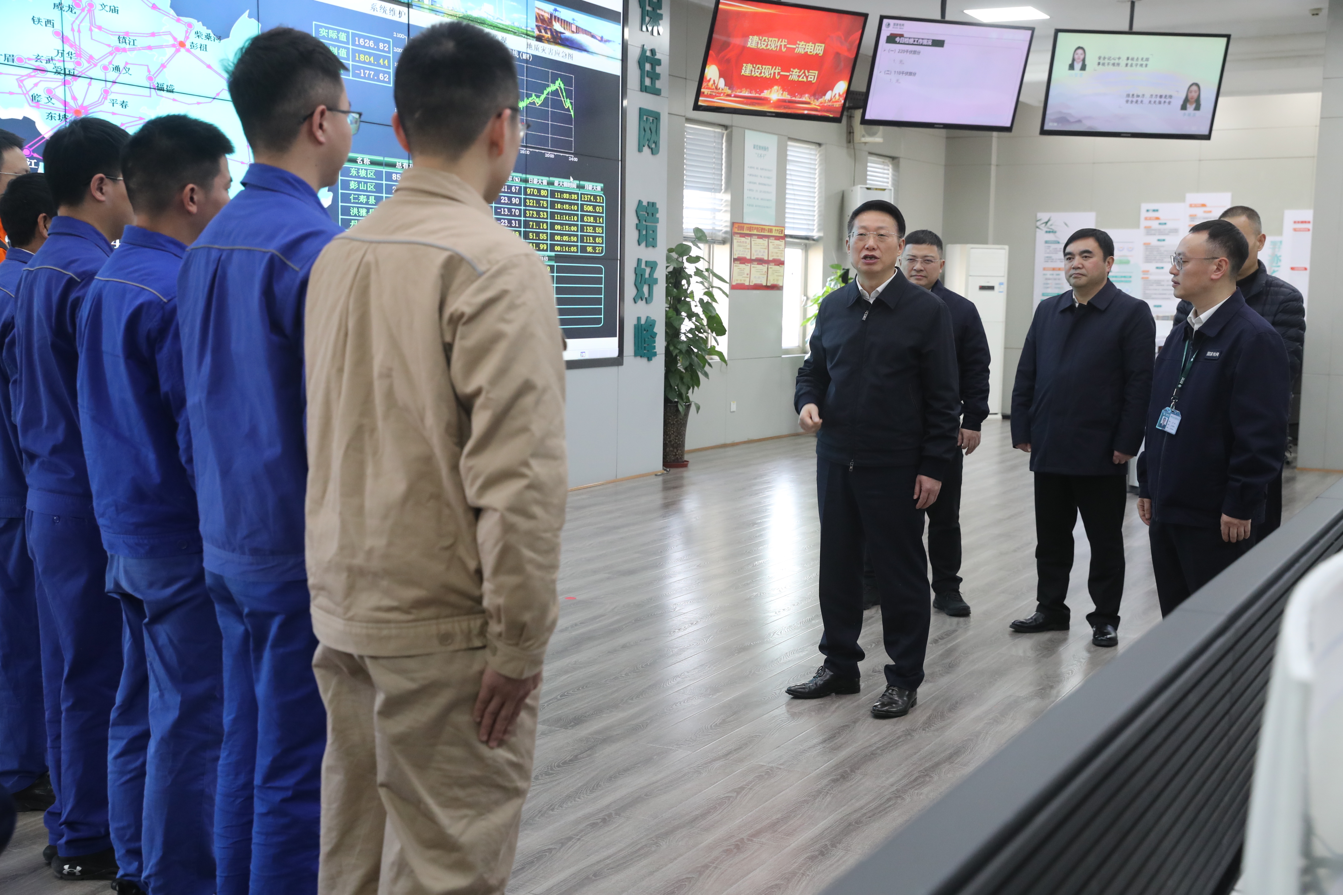 书记一线慰问1.JPG