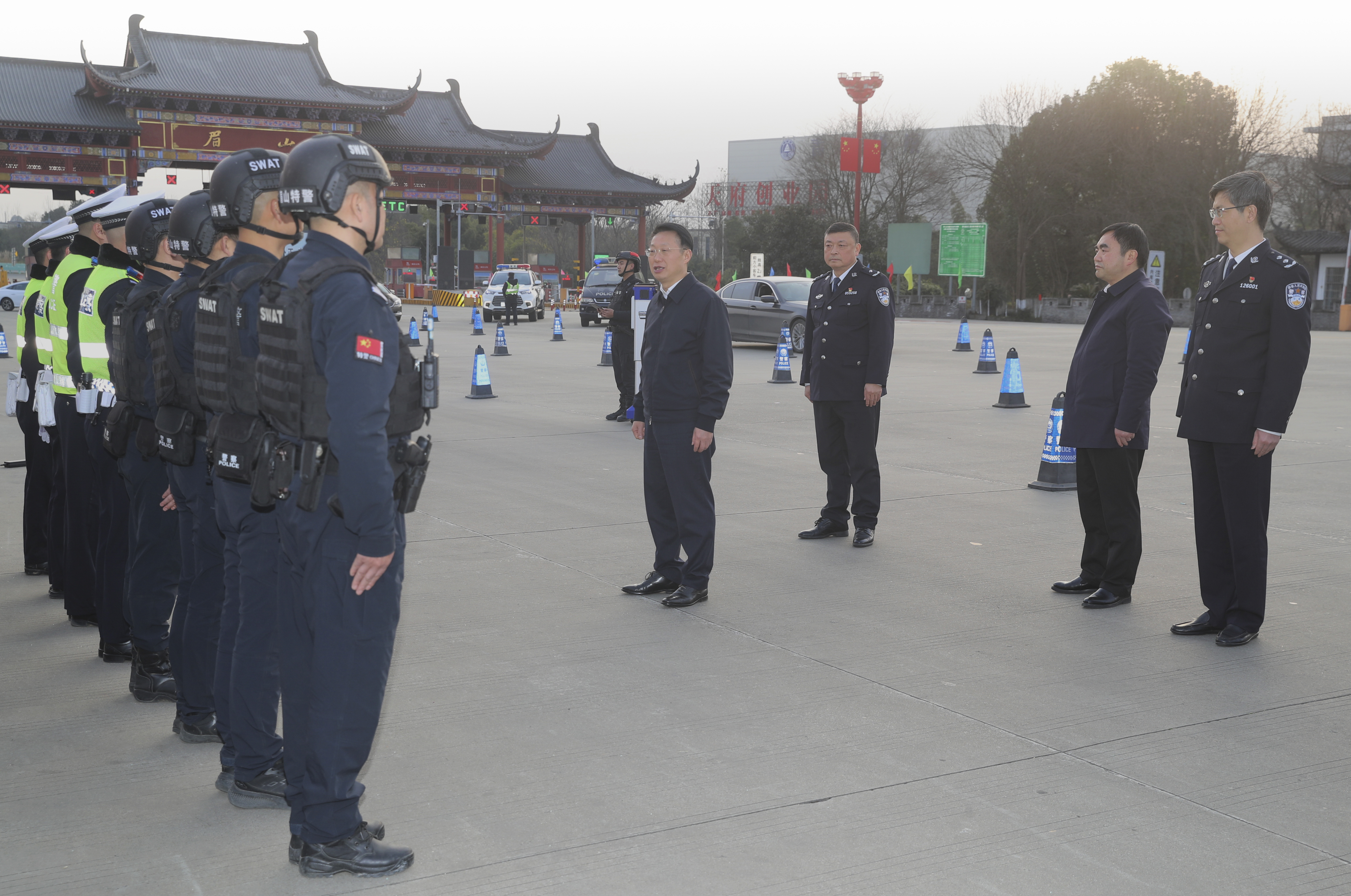 书记一线慰问2.jpg