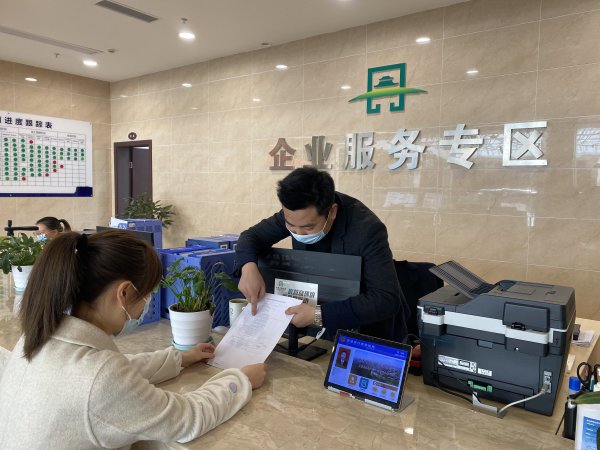  丹棱创新实行“红色代办”，让群众办事“少跑腿”，甚至“不跑腿”。