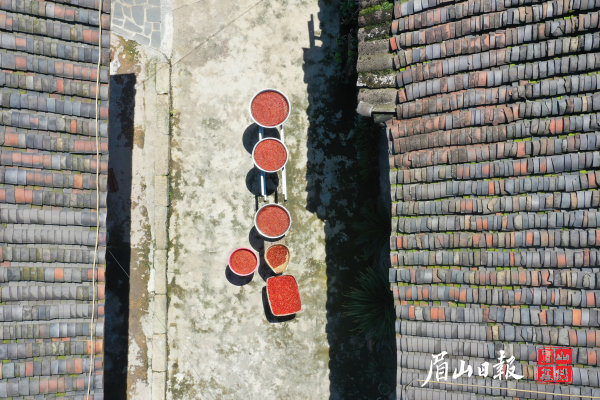 余家碥景区内烟火气十足。