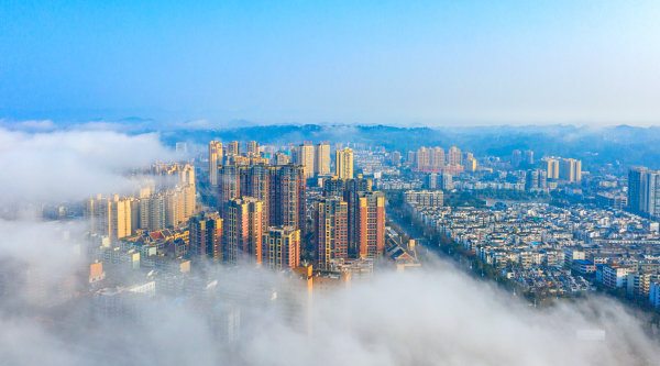 洪城之晨 何泽琼.jpg