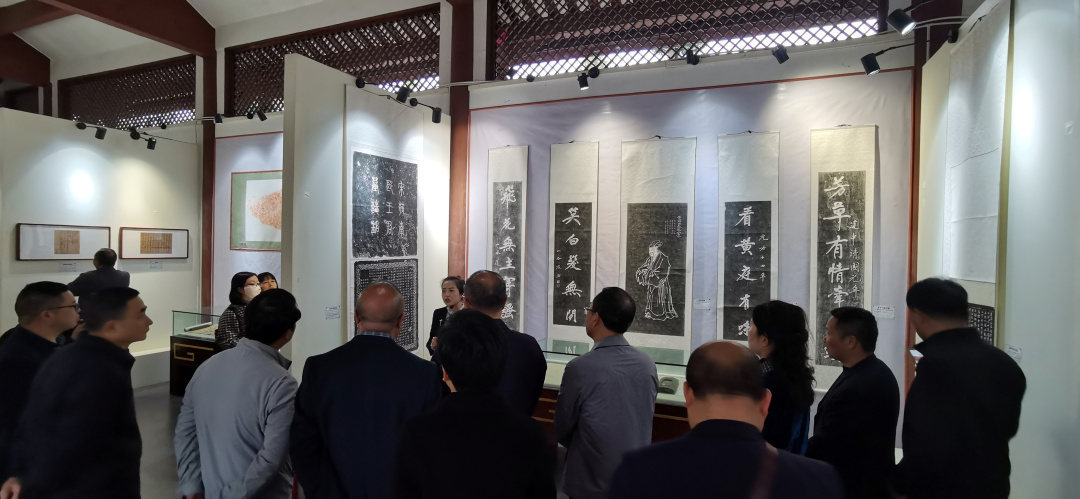 黄庭坚书法作品引得众多书法爱好者围观。.jpg