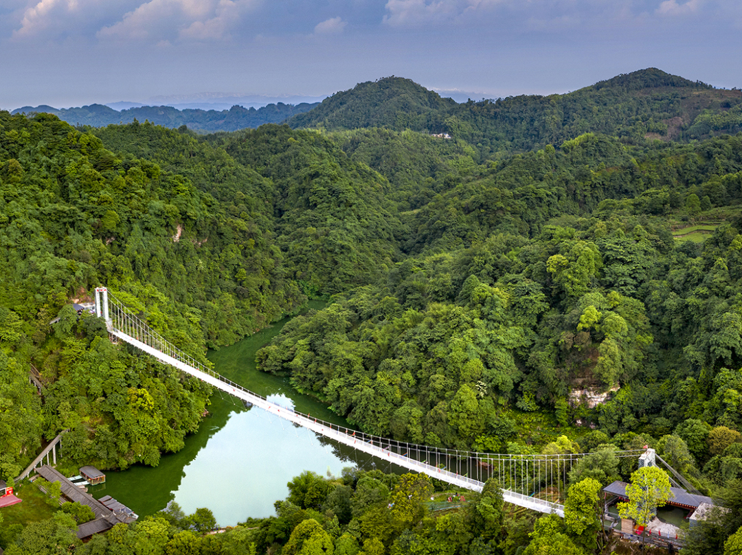 老峨山玻璃栈道。.jpg