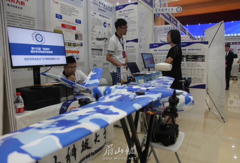 成都理工大学展示的旋翼无人机.JPG