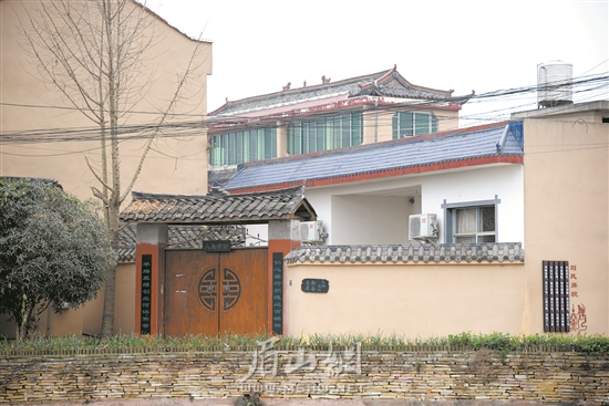 泥湾村民居整洁美观。.jpg