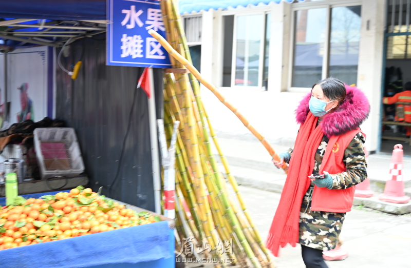 为居家隔离人员买水果.JPG