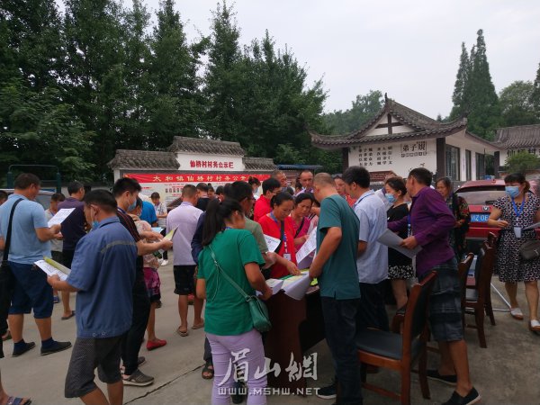 精准扶贫专场招聘会现场。