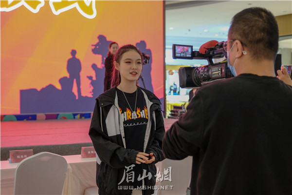 眉山演员.jpg