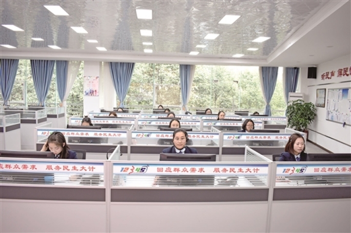 12345政务服务热线设立专席，线上线下协同解决“办不成的事”。