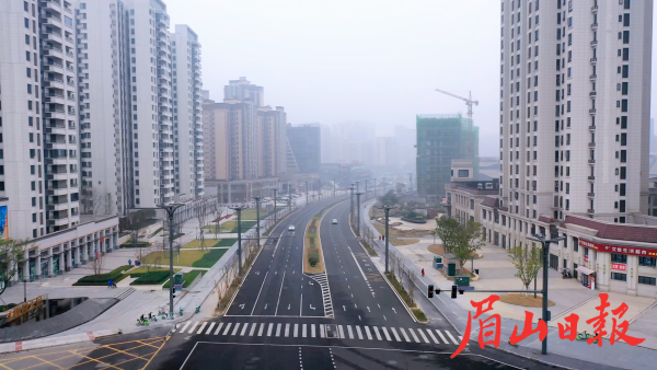  焕然一新的花海大道