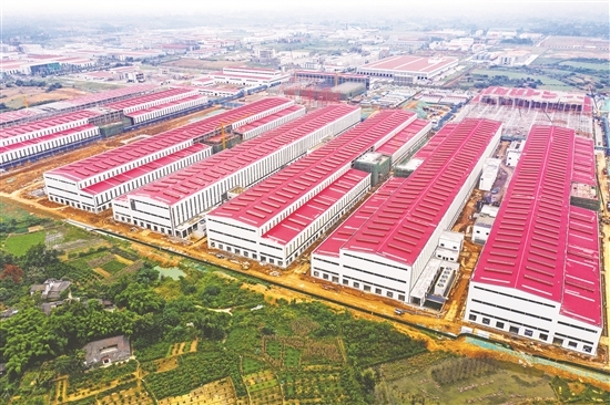 四川彭山:杉杉集团20万吨锂离子电池负极材料基地一期项目正式投产。翁光建 摄 四川彭山:杉杉集团20万吨锂离子电池负极材料基地一期项目正式投产。翁光建 摄