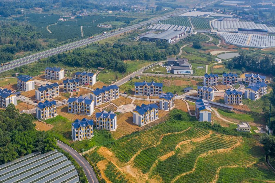 新桥村古堰新桥研学社区。