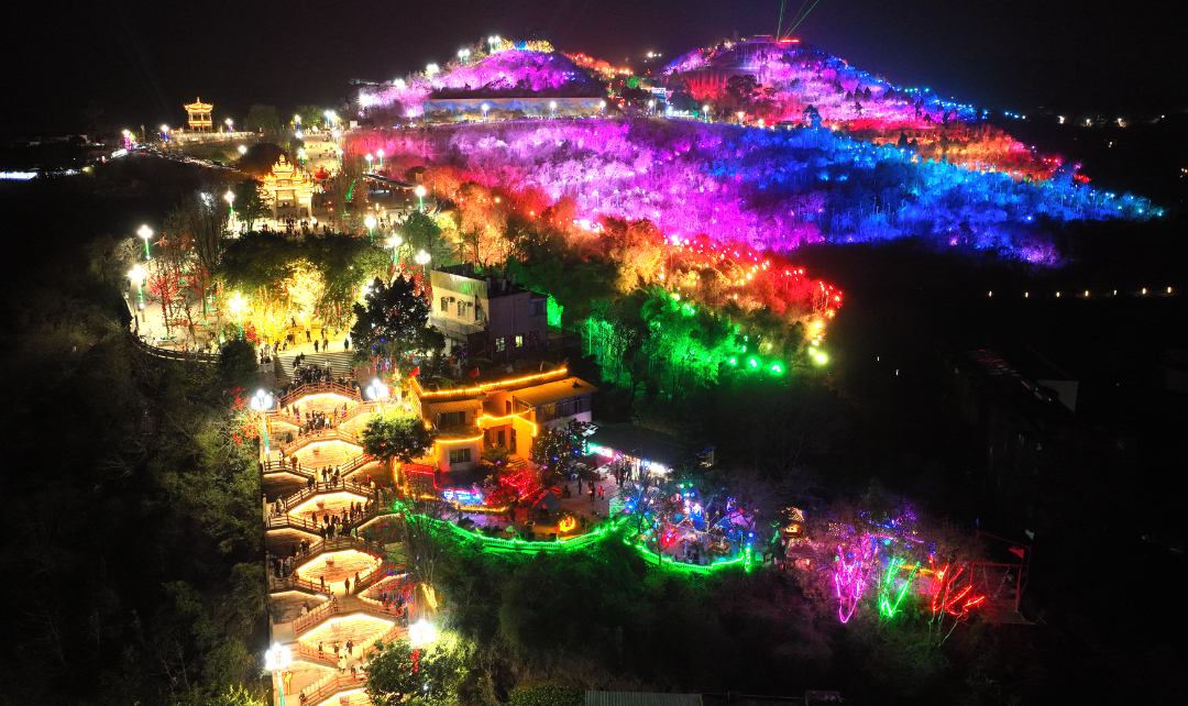 “两山一河”美丽的夜景。 郭侨 摄.jpg