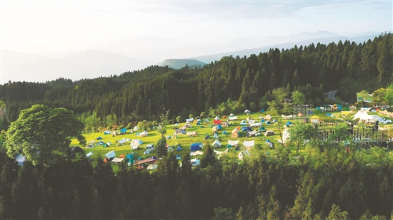 玉屏山草坪露营。 玉屏山草坪露营。