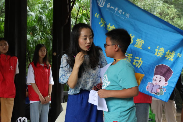  讲述东坡与竹的故事。