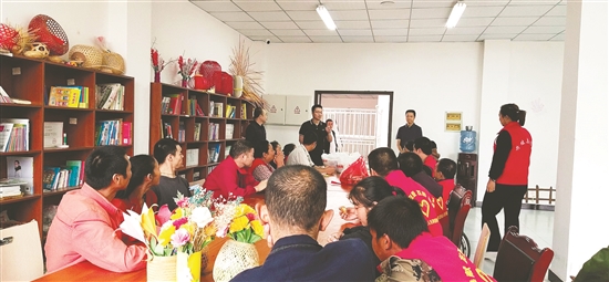 丹棱县残疾人集中托养服务中心正在组织活动。