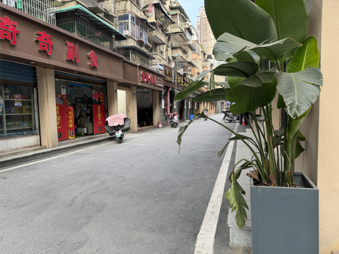 小北街为民巷硬化后的路面。.jpg