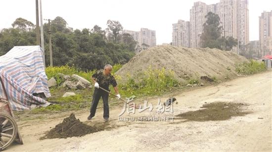 龚长清义务修路。.jpg 龚长清义务修路。.jpg