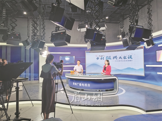 村支书“上电视”探讨乡村振兴。.jpg