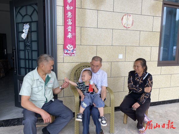  子女互敬互爱，相处融洽。